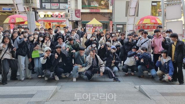 "송도해상케이블카 탑승하는 오미쿄다이샤고교 학생들" "송도해상케이블카 탑승하는 오미쿄다이샤고교 학생들(2)" "BIFF광장 먹자골목 체험하는 오미쿄다이샤고교 학생들(2)" "단체사진 촬영하는 오미쿄다이샤고교 학생들(BIFF광장)"