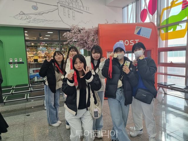 &nbsp;송도해상케이블카 탑승하는 오미쿄다이샤고교 학생들&nbsp;/ 사진-한국관광공사