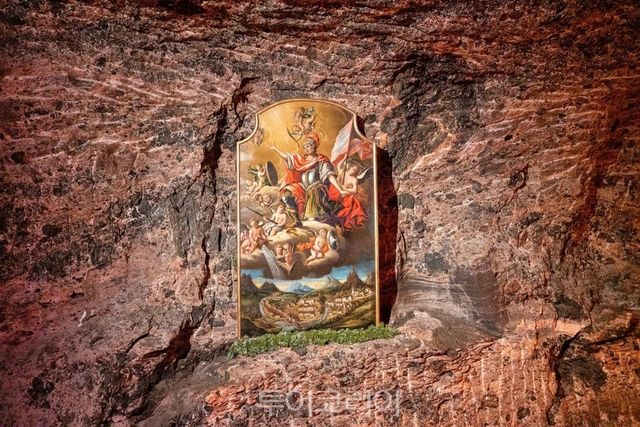 광부들이 명작들을 목숨 걸고 폭파의 위기로부터 지켜냈던 알트아우스제 소금 광산 내부 (c)Österreich Werbung_Cross Media Redaktion