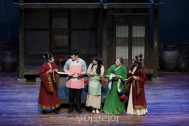 시립연정국악원 크리스마스 기획 뮤지컬 신비한 가(家) 공연 모습.[사진=국악원]