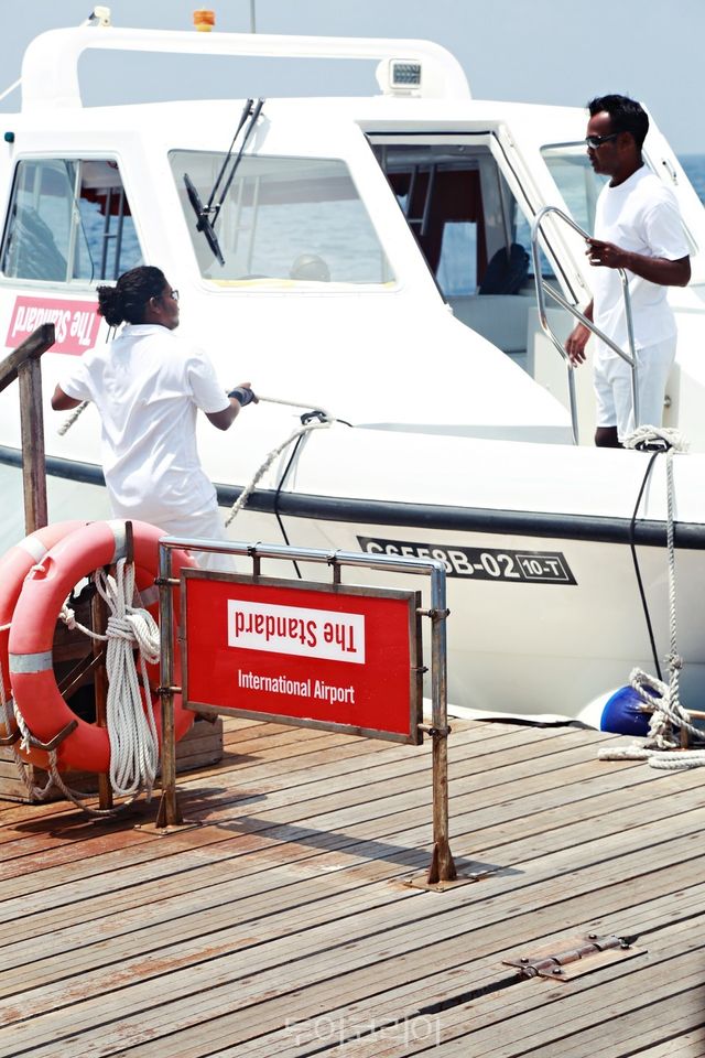 수상비행기에서 스피드보트로 갈아탄다 (사진. 김관수)