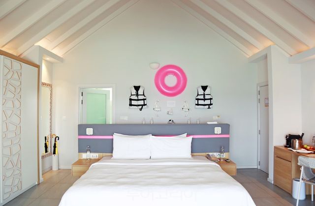 더 스탠다드 몰디브의 감성이 가득한 오션워터풀빌라