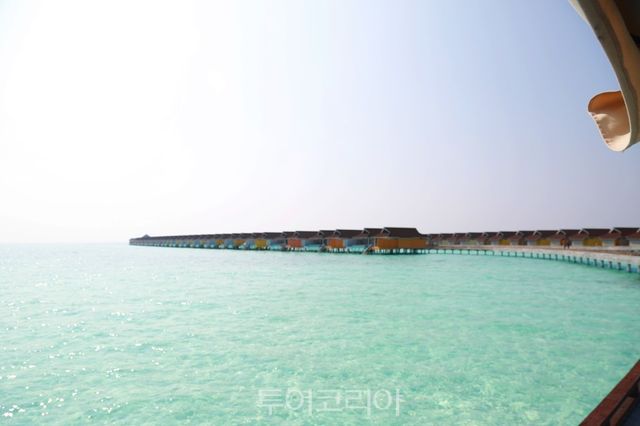 아름다운 날개를 펼쳐 놓은 것 같은 오션 워터풀 빌라