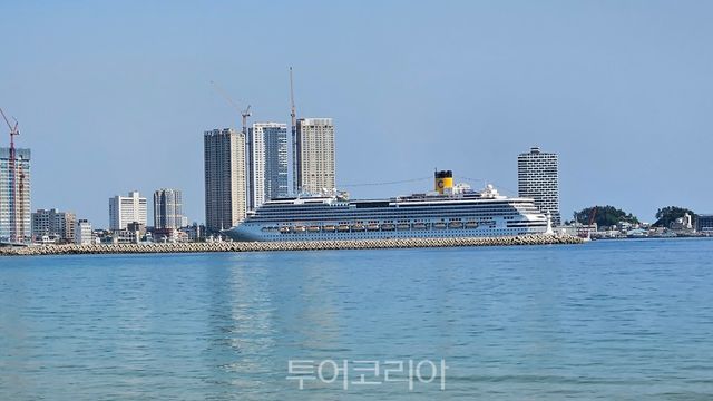 속초해수욕장에서 바라본 속초양 크루주