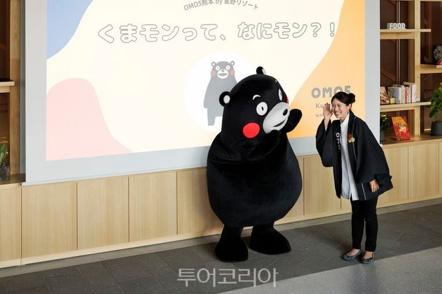 OMO5 구마모토 로비에서 진행되는 ‘쿠마몬 쇼’