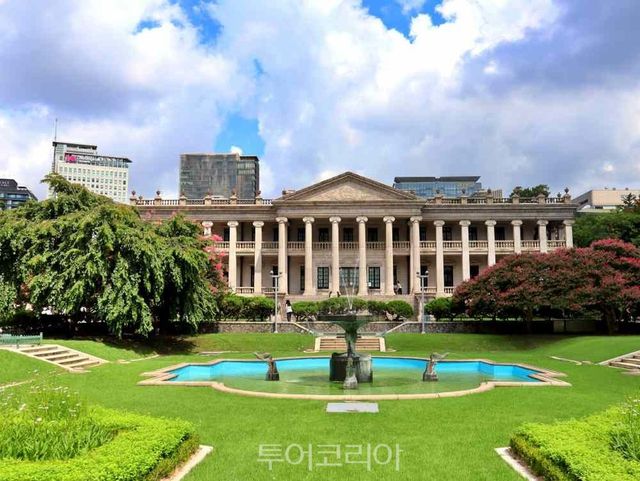 이오니아식 기둥을 세운 덕수궁 석조전