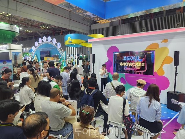 "(사진6) 베트남 서울홍보관_이벤트참여" "(대표사진) ITE HCMC 박람회에서 서울홍보관을 방문한 관람객들" "(사진2) 베트남 서울홍보관_포토존" "(사진3) 베트남 서울홍보관_오징어게임.jpg" "(사진4) 베트남 서울홍보관_쇼케이스"