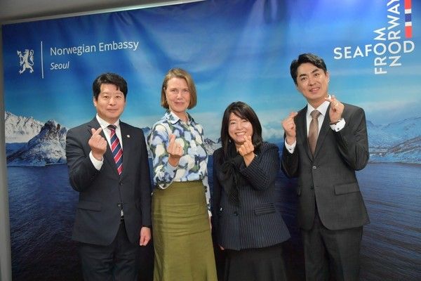 동두천시의회 문화유산 관광 연구회 주한 노르웨이 대사관 내방 기념촬영 모습(사진제공=동두천시의회)