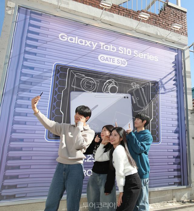 삼성전자는 갤럭시 탭 S10 시리즈 팝업스토어를 오는 11월 3일까지 서울 성수동에서 운영한다.