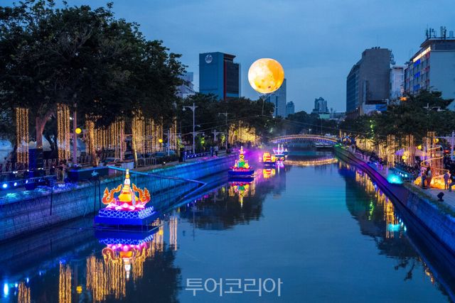 Loi Krathong Festival at Phadung Krung Kasem Canal/사진-태국관광청