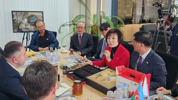 연천군의회 주한아제르바이잔 대사관 소속 에미넴 테이무로프 박사와 회담 모습(사진제공=연천군의회)