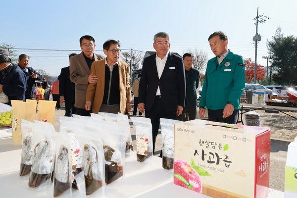 김학동 예천군수 금당실 나눔장터 방문 모습