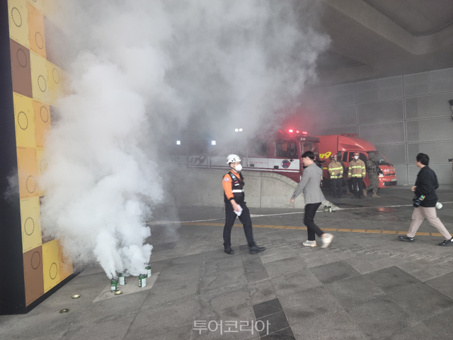 DDP 뮤지엄 입구에서 실시한 서울시 재난대응 안전한국훈련/사진-서울시