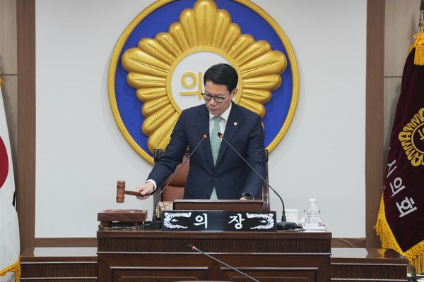 임종훈 포천시의회 의장 제183회 제2차 정례회 진행 모습(사진제공=포천시의회)