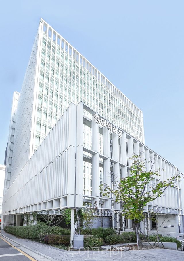 현대백화점 본사 사옥 전경