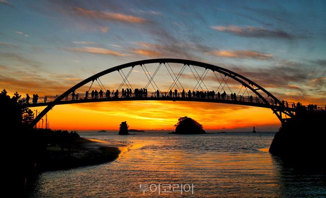 방포 꽃다리 해넘이 행사/사진-태안군