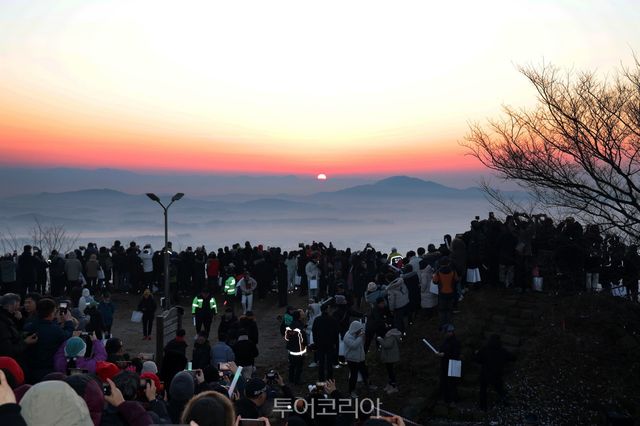 백화산 해맞이/사진-태안군