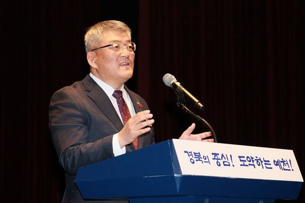 김학동 예천군수 축산관련종사자 보수교육 참석 소통 인사 모습(사진제공=예천군청)