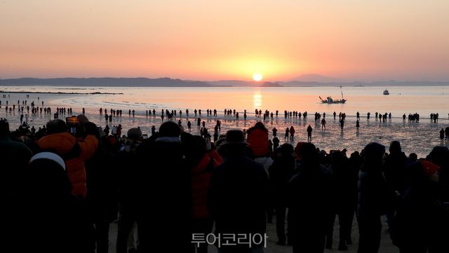 연포 해넘이 해맞이 행사/사진-태안군