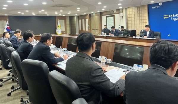 전남도는 전략·에너지산업 분야 주요 사업 전략회의를 지난 26일 도청 서재필실에서 개최했다. /사진-전남도