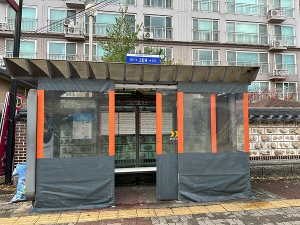 전주시내 주요 거점 승강장이 야간시간대 이동노동자들을 위한 따듯한 쉼터로 제공된다. /사진-전주시