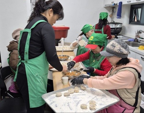 인창동새마을부녀회 봉사활동 모습(사진제공=구리시청)