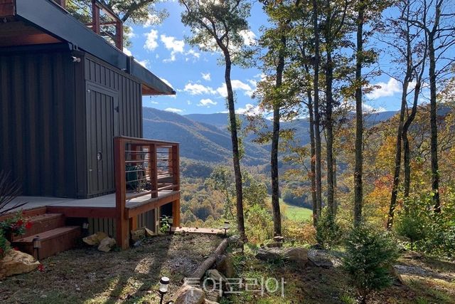애팔래치아 산책로가 내려다보이는 모던한 초소형 주택