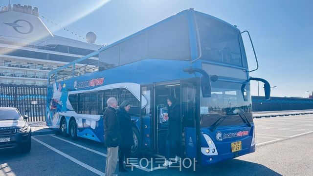 인천시티투어를 탑승하는 크루즈 승객