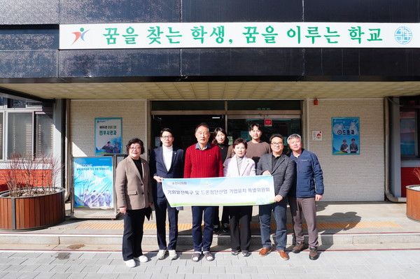 포천시의회 특별위원회 안애경 위원장 및 위원들