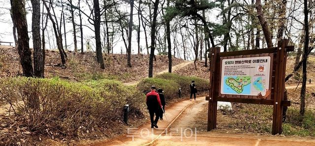 충주시 호암지 맨발산책로 /사진-충주시