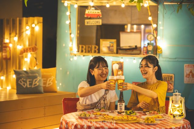 호시노 리조트 BEB5 오키나와 세라가키, BEB 오키나와 비어 나이트