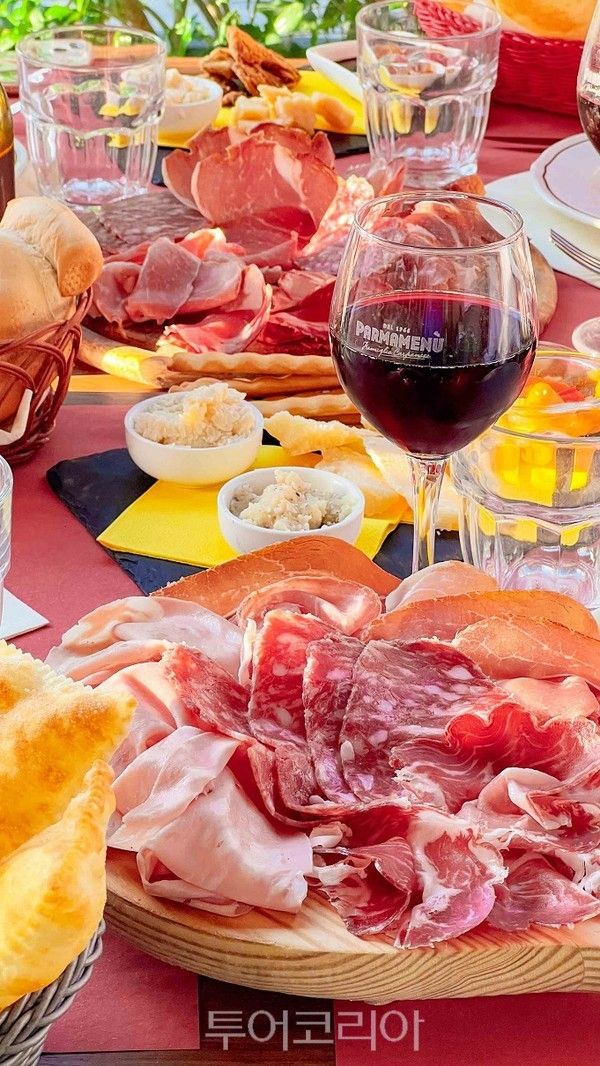 파르마 메뉴 레스토랑에서 즐기는 파마산 치즈 메뉴