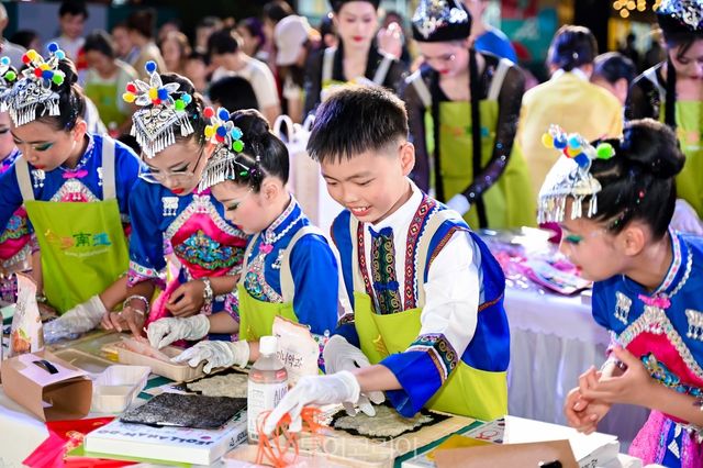 전남도가 중국 충칭 국제우호도시협력대회에서 '남도음식 만들기 체험'을 진행했다.