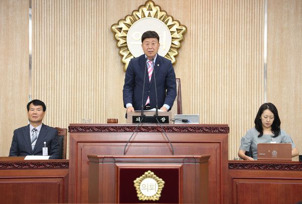 고양특례시의회 김영식 의장 제284회 제1차 정례회 진행 모습(사진제공=고양특례시의회)