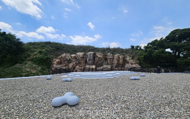 인공암 야외무대/사진-여수시