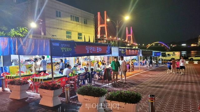 삼천포대교 야경 별빛포차/사진-사천시