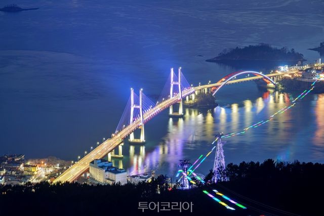 삼천포대교 야경 별빛포차/사진-사천시