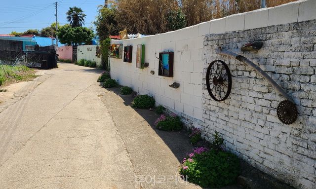 고흥 연홍도(마을 안길 지붕없는 미술관)/사진-전남도