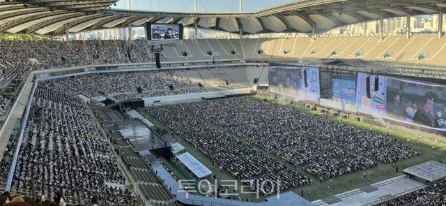 서울월드컵경기장 세븐틴 콘서트 모습[사진=윤영희 서울시의원]<br>