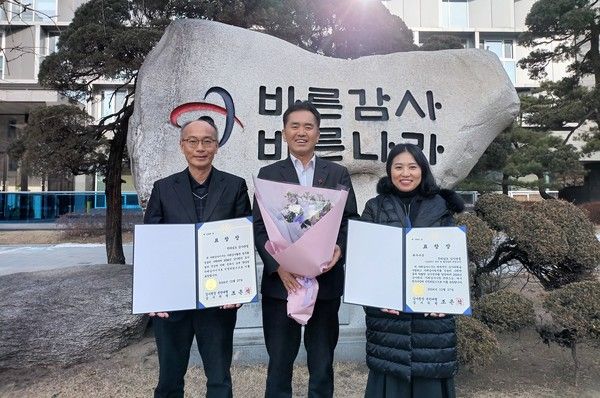 전남도는 최근 감사원 2024년 자체감사활동 심사에서 '자체감사활동 성과향상'과 '자체감사사항 콘테스트' 등 2개 분야에서 최우수 기관으로 선정돼 감사원장 표창을 받았다. /사진-전남도