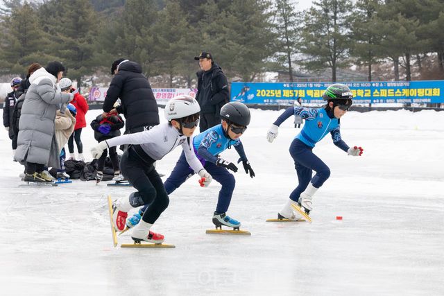 출발선을 박차고 나가는 어린 선수들/사진=철원군