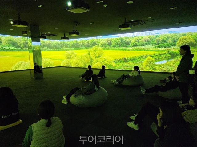 장항습지생태관 영상 전시