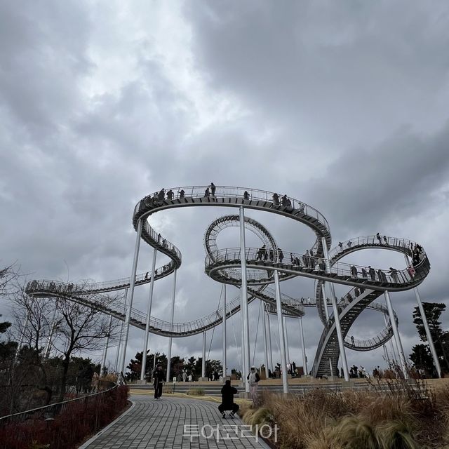 (1. 스페이스워크, 2. 이가리닻전망대, 3. 구룡포일본인가옥거리/사진-포항시