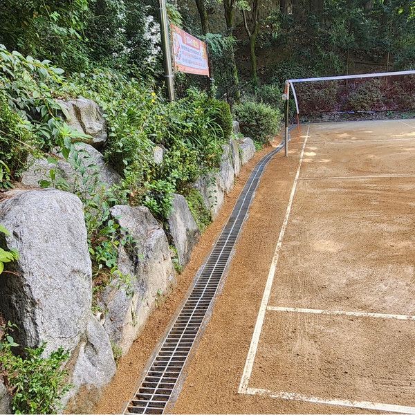 배드민턴장 환경개선 후 배수로 설치 모습(사진제공=고양시의회)