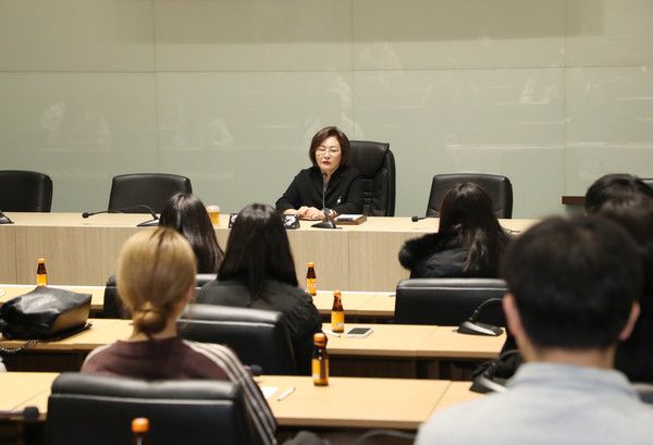 박희영 용산구청장 겨울 대학생.청년 아르바이트 오리엔테이션 참석 소통 인사 모습(사진제공=용산구청)