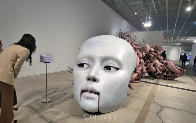 노진아 작가의 작품 ‘진화하는 키메라-가이아’