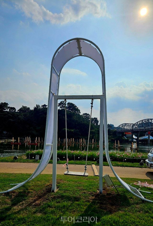 ‘제71회 백제문화제’ 관광객 기다리는 그네