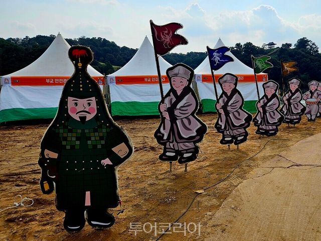 &nbsp;‘제71회 백제문화제’&nbsp;&nbsp;백제 관련 조형물