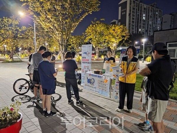 파주보건소 말라리아 예방 야간홍보 활동/투어코리아뉴스 김경남 기자