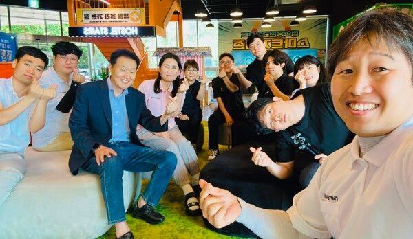 남양주도시공사 이계문 사장 직원들과 기념촬영 모습(사진제공=남양주도시공사)